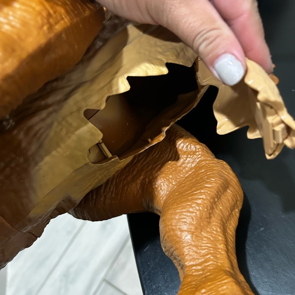 Jurassic World Super Colossal Tyrannosaurus Rex 42" T-Rex - Picture 6 of 6